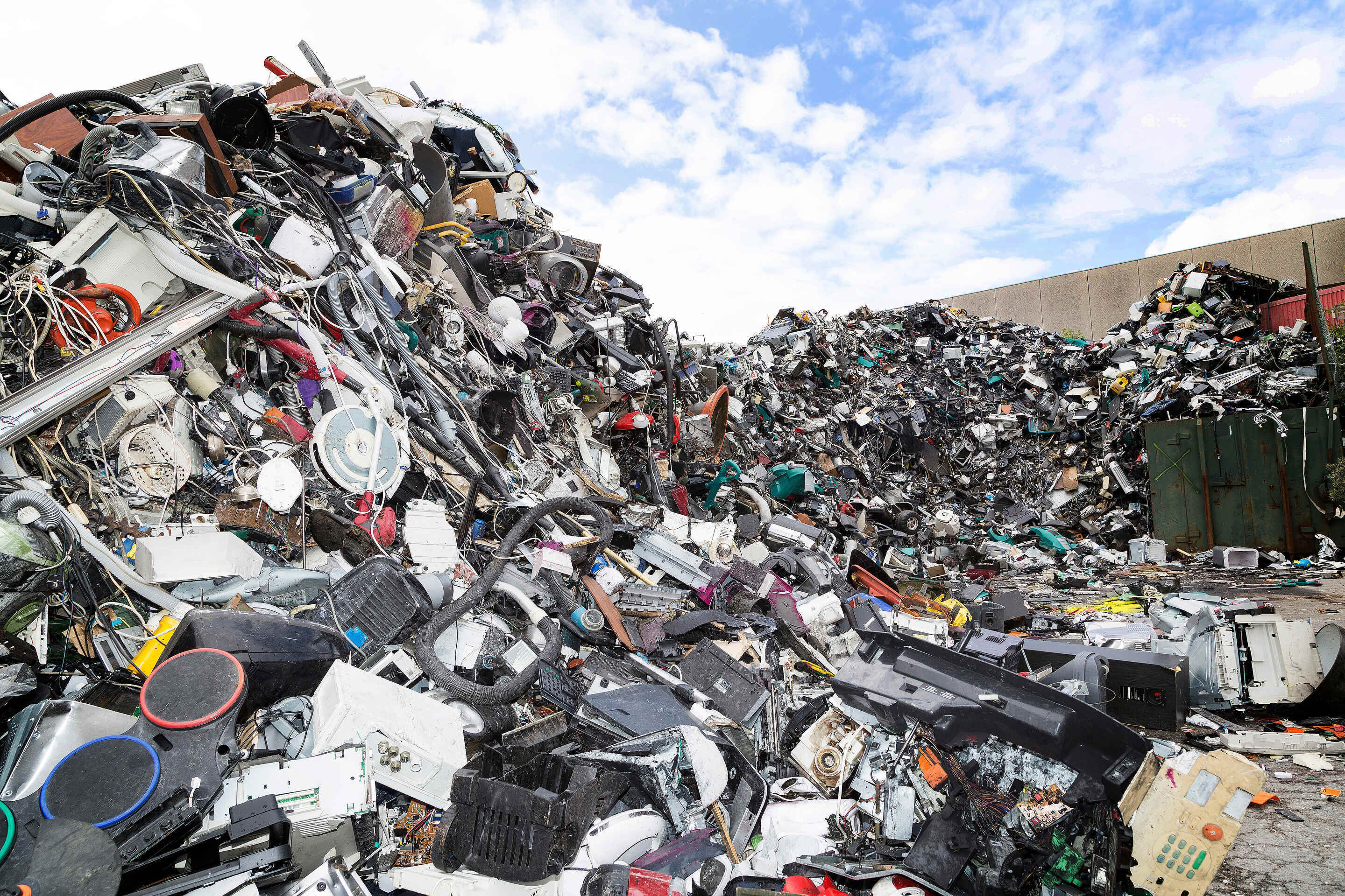 Всё что вам нужно знать о нелегальном вывозе электронных отходов